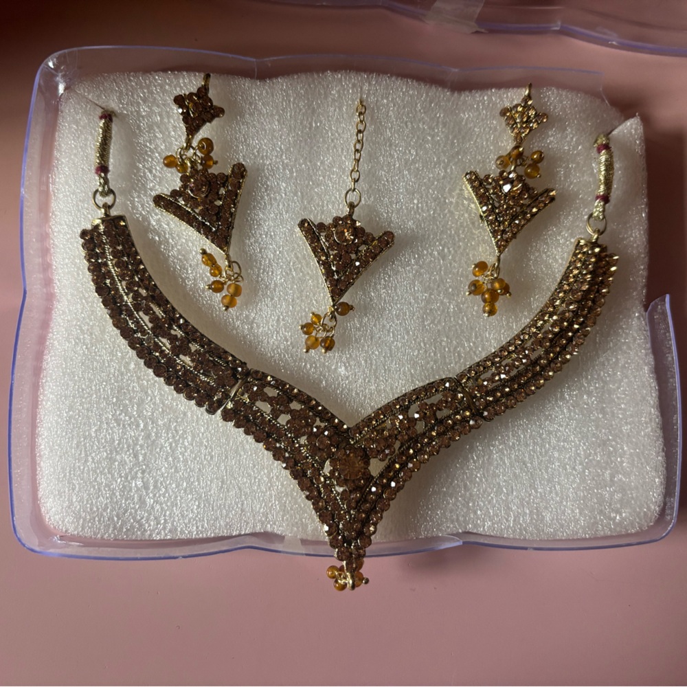 Indian Jewelry Set - Gold tone
